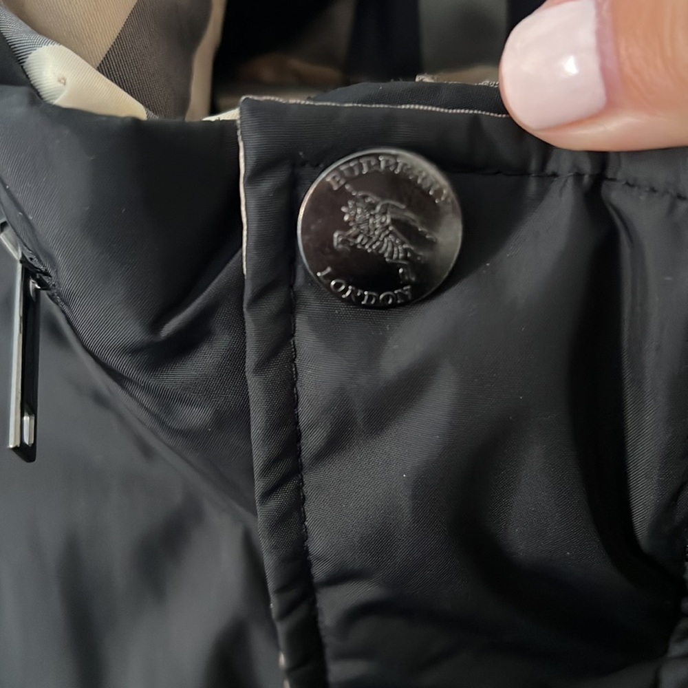 Burberry Black Vest with Beige Check Lining - Picture 7 of 13